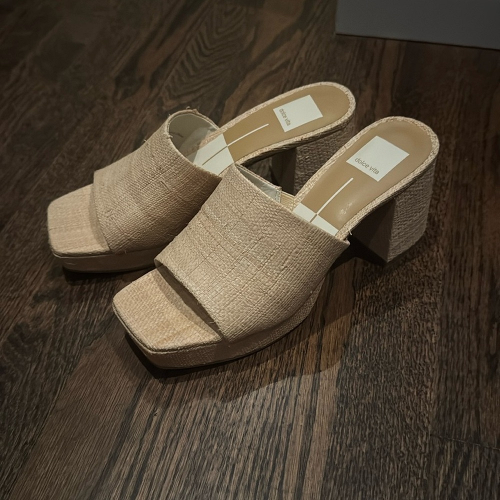 NWT Dolce Vita tan heels. 8